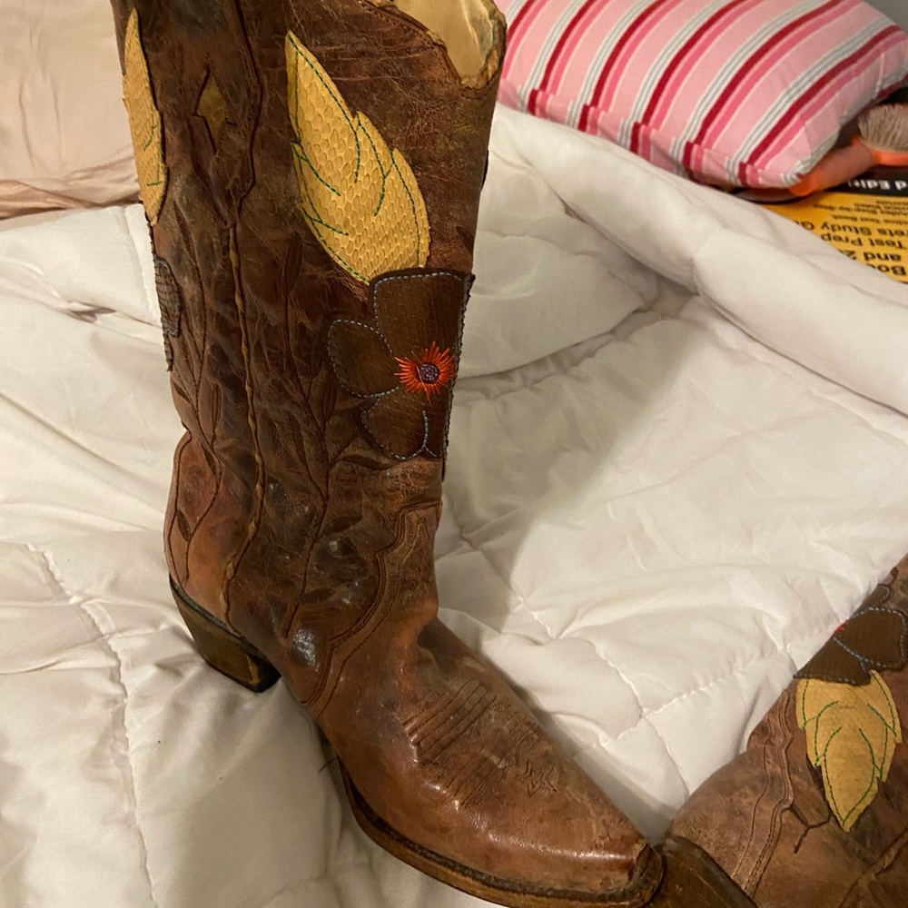 authentic corral cowboy boots! size 10